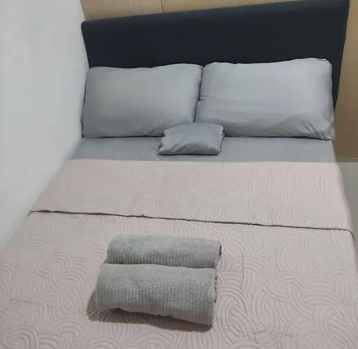 Cozynest In Makati Apartment *